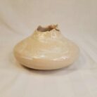 vase_beige_curlyedge1