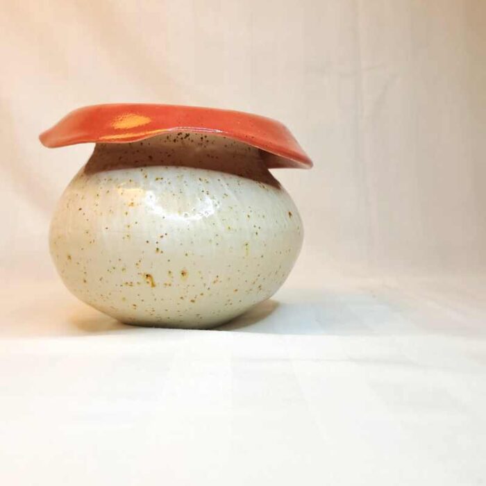 vase_beige_red1
