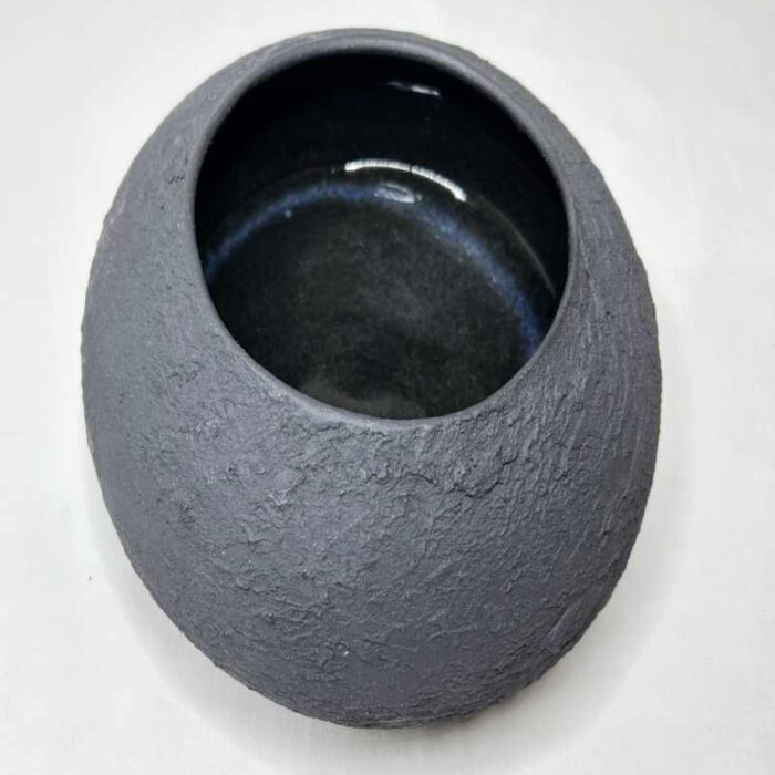 vase_black vase_black