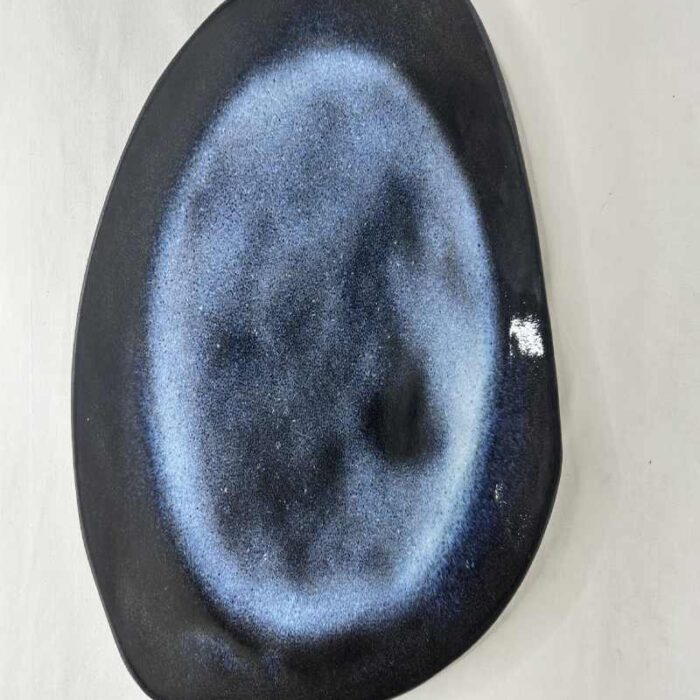 plate_black_blue_irregular1